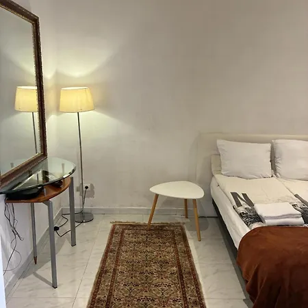 Apartment Monaco #3 With Private Patio *
